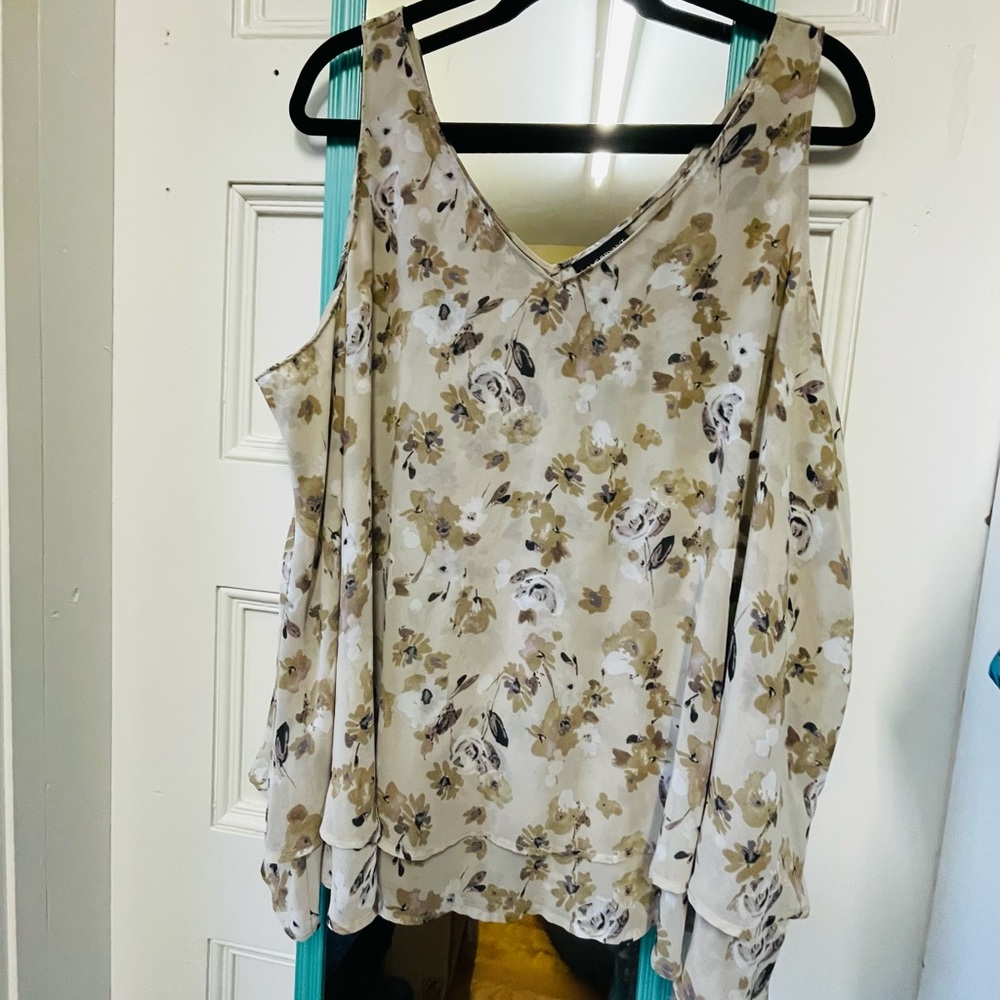 EUC Lane Bryant Size 22 Floral Chiffon Top